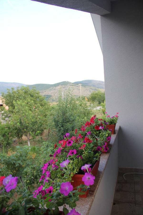 Holiday Home Flora Mostar Eksteriør billede