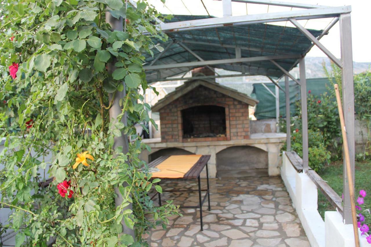 Holiday Home Flora Mostar Eksteriør billede