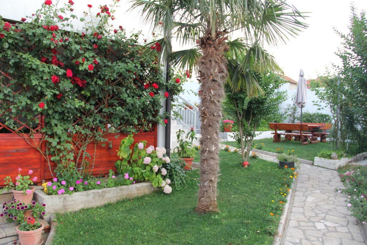 Holiday Home Flora Mostar Eksteriør billede