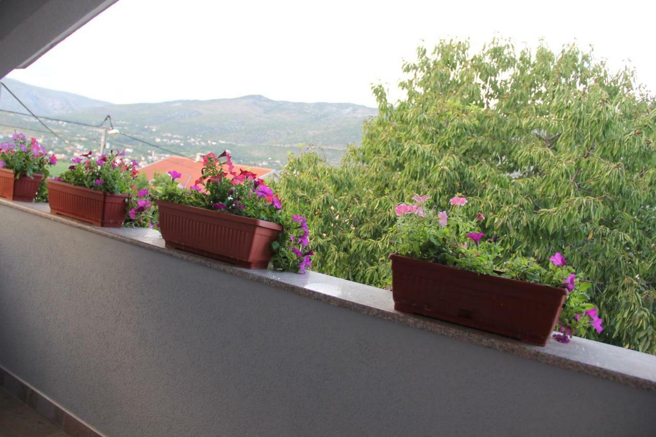 Holiday Home Flora Mostar Eksteriør billede