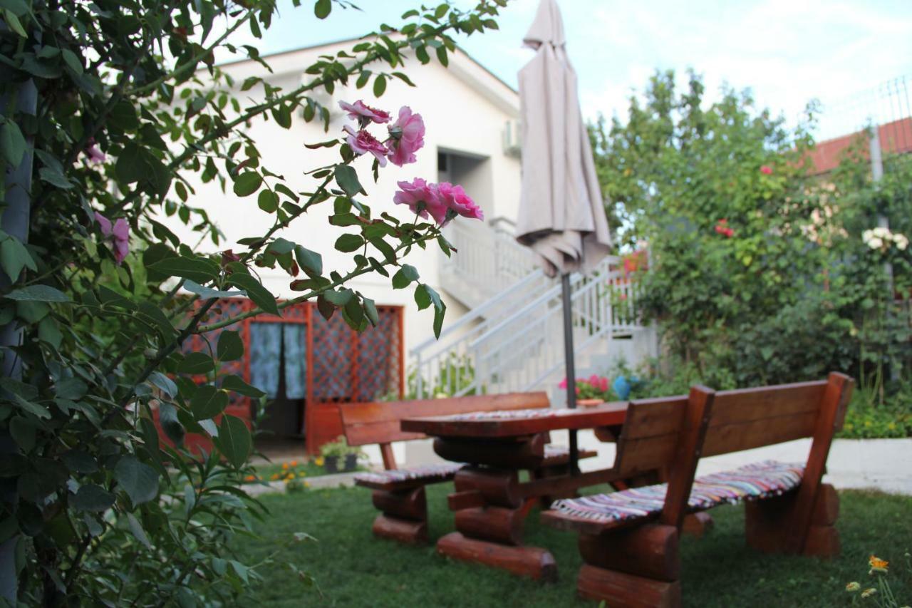 Holiday Home Flora Mostar Eksteriør billede
